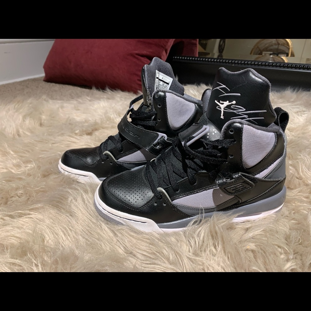Size 5.5Y Jordan Flights